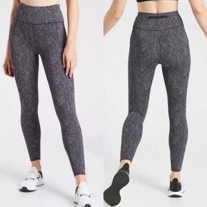 Athleta Black & White Lightning Static 7/8 Tight Leggings Size Small